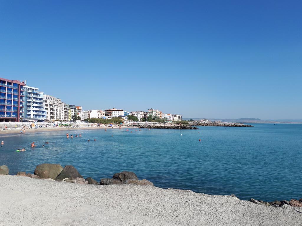 Apartments Vesi And Gery Pomorie Exteriör bild